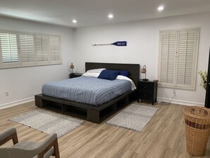 4 bedrooms, desk, iron/ironing board, free WiFi - Calabasas Oasis Retreat w/Pool,Jacuzzi,Gym &more! (Calabasas)