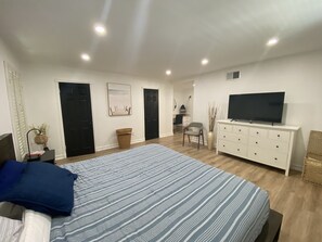 4 bedrooms, desk, iron/ironing board, free WiFi