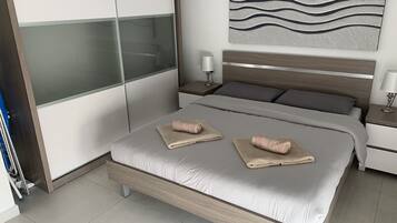 2 slaapkamers, een strijkplank/strijkijzer, reisbedje, gratis wifi