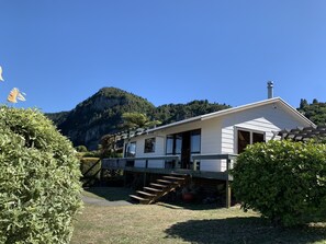 Exterior - Linga-Longa Lakeside Retreat (Kuratau)