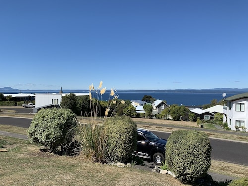 Linga-Longa Lakeside Retreat