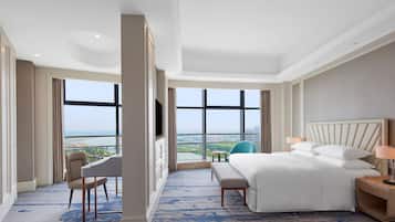 Executive Suite, 1 Bedroom | Minibar, in-room safe, desk, laptop workspace