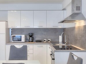 Fridge, microwave, oven, dishwasher - Apartment Meden by Interhome (Pula/Galižana)