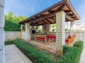 تناول الطعام بالخارج