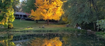 Hidden Country Gem with Pond | Free Early In & Late Out | Pet Friendly!