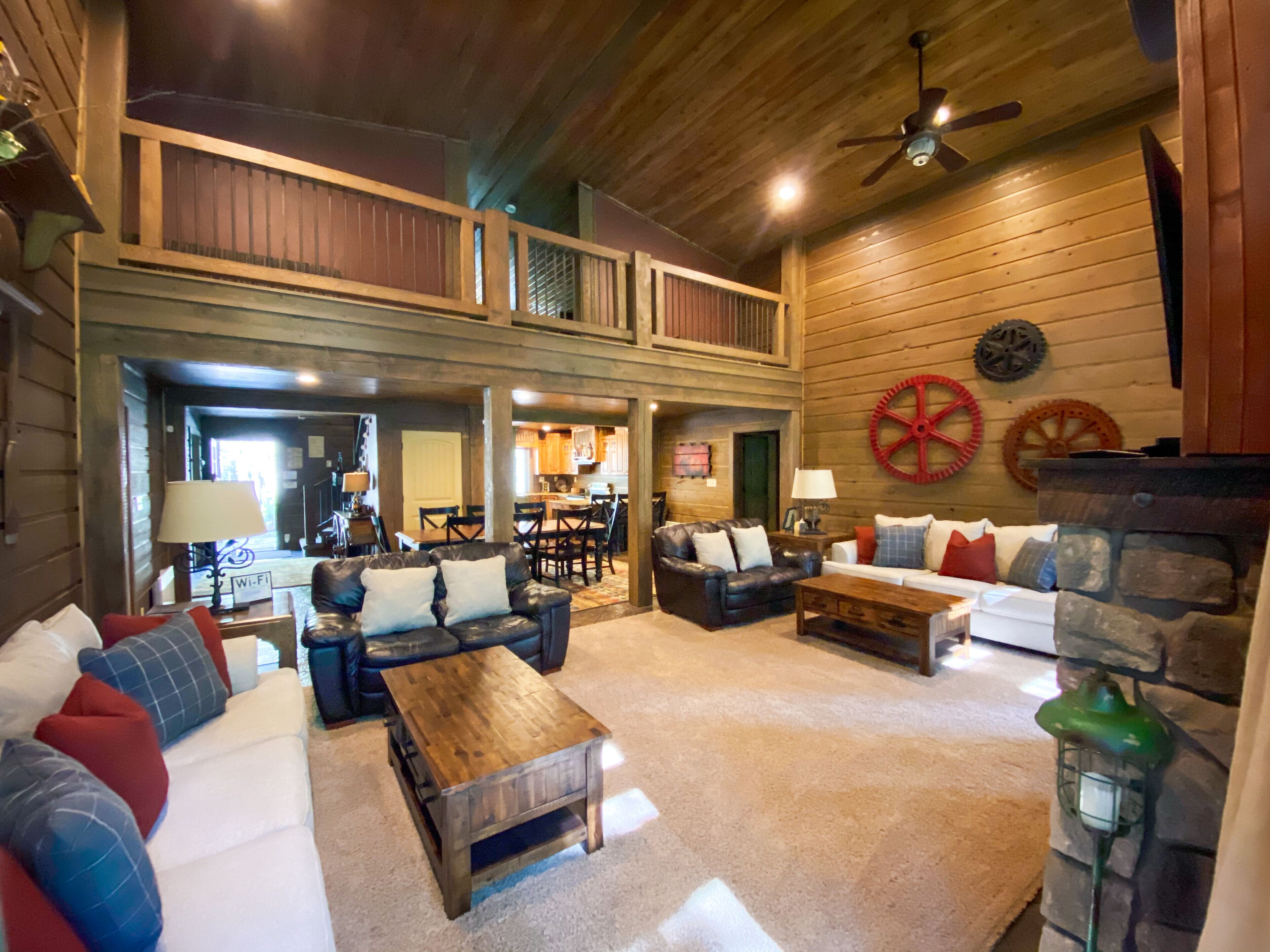 TV connectée, cheminée, lecteur de DVD