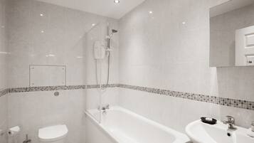 Executive Apartment, Ensuite, City View | Bathroom