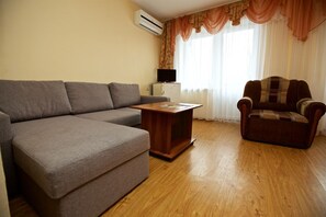 Family Double Room, Balcony | Iron/ironing board, free WiFi - Pansionat Polyarnie Zori (Anapa)