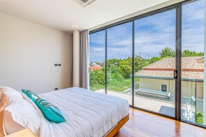 6 bedrooms, WiFi, bed sheets