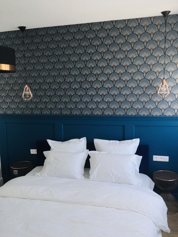 Travel cot, WiFi, bed sheets