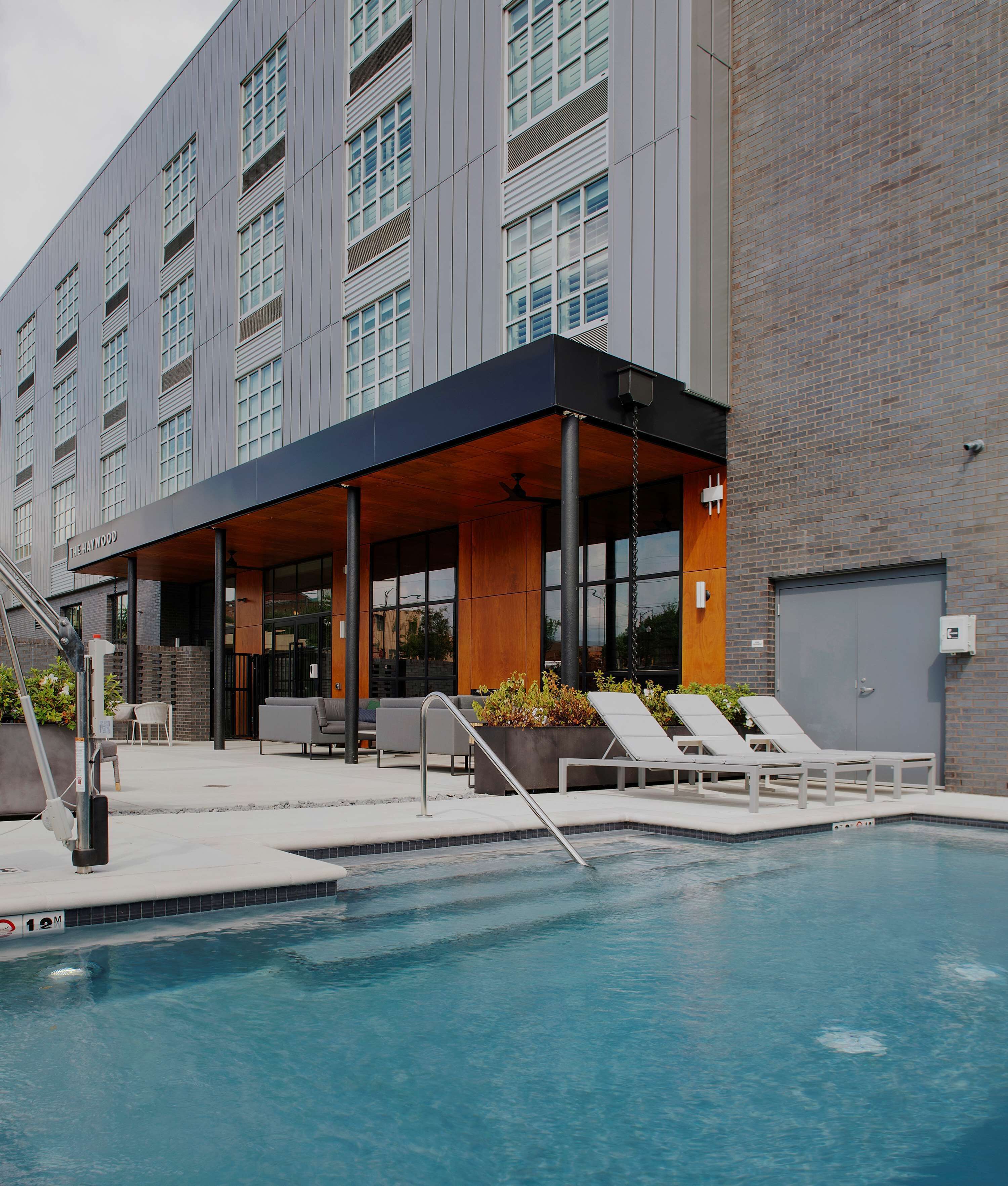 outdoor pool, open 7:00 am to 11:00 pm, pool loungers