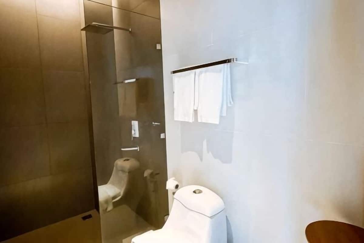 Baño | Amenidades de baño gratuitas, toallas, jabón, shampoo