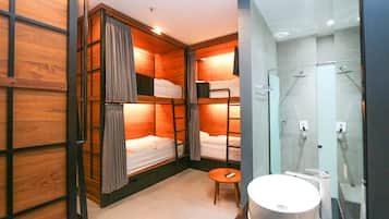 Habitación (Family 6 Beds Dormitory) | Wifi gratis y ropa de cama