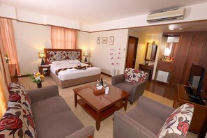 Room - Hotel Maximillian (Karimun)