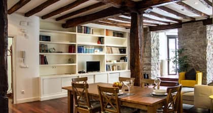Spacious, Central and Authentic Family Apartment