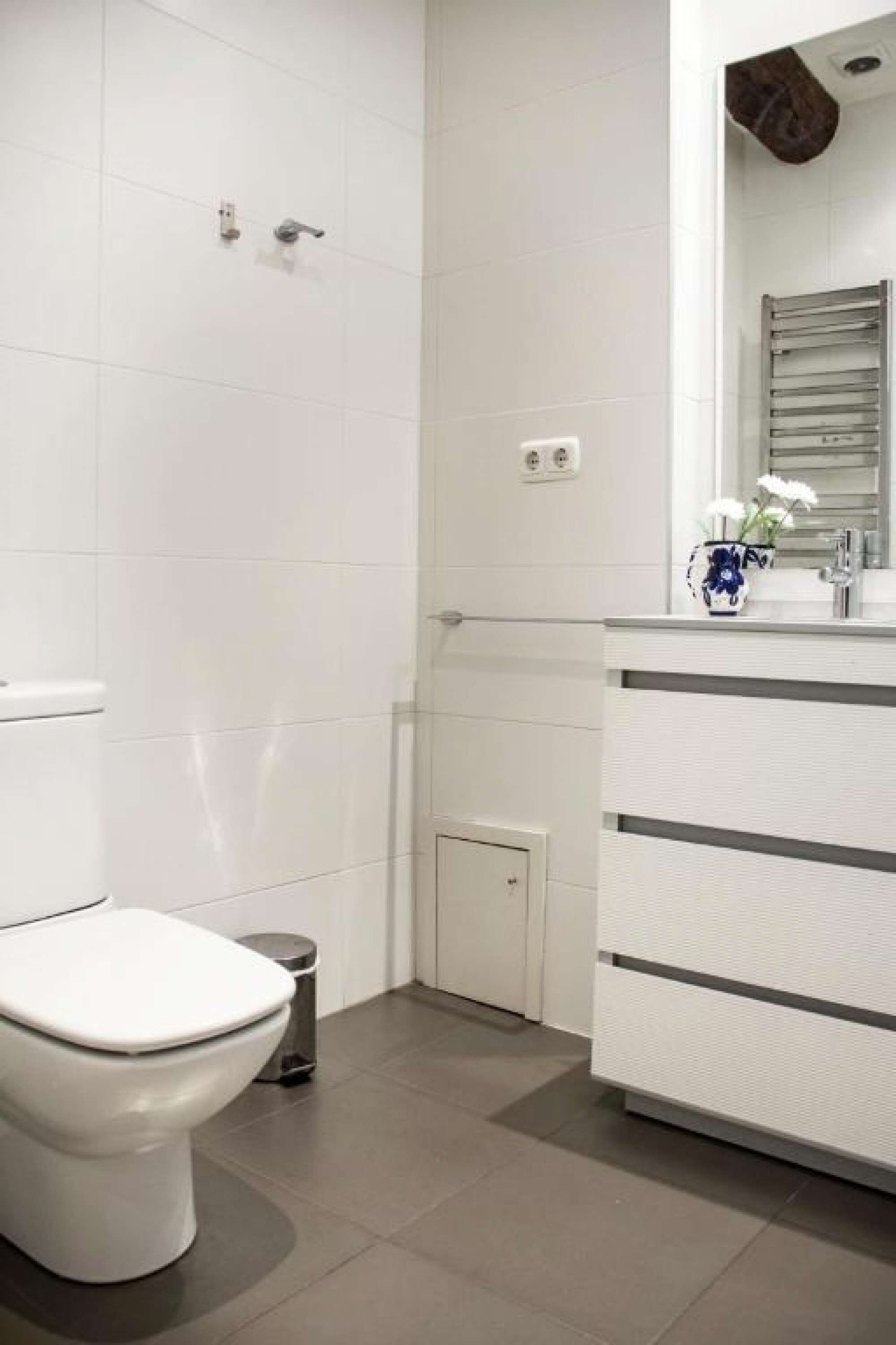 Een douche, een haardroger, handdoeken