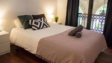 5 slaapkamers, een bureau, wifi, beddengoed