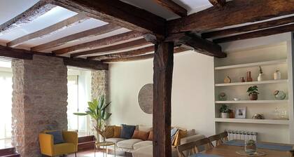 Spacious, Central and Authentic Family Apartment