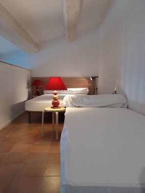 1 bedroom, iron/ironing board, free WiFi - From Samaedi to Samadi, TV, Air cond , renovated, Dishwasher, induction hob (Saintes-Maries-de-la-Mer)