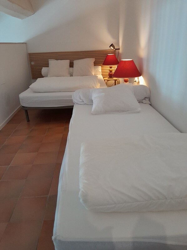 1 bedroom, iron/ironing board, free WiFi