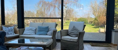 TV, fireplace, DVD player, books