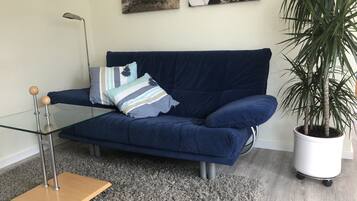 Fernseher, Bücher, Stereoanlage