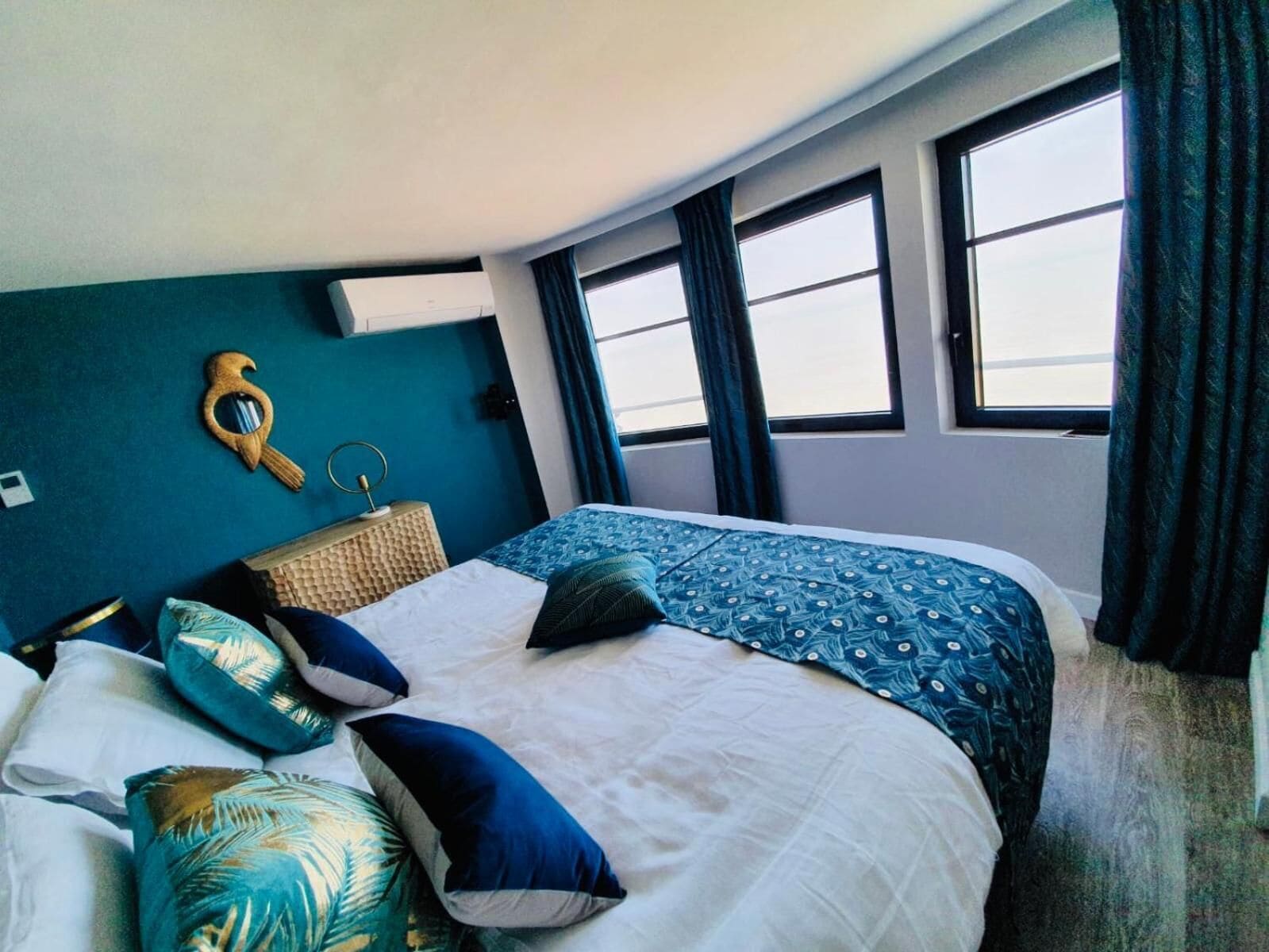 double room, sea view | in-room safe, individually decorated, desk, soundproofing