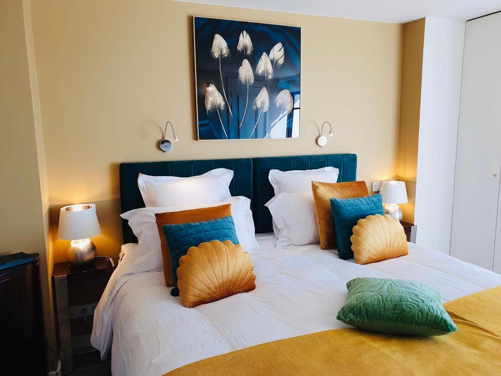 in-room safe, individually decorated, desk, soundproofing