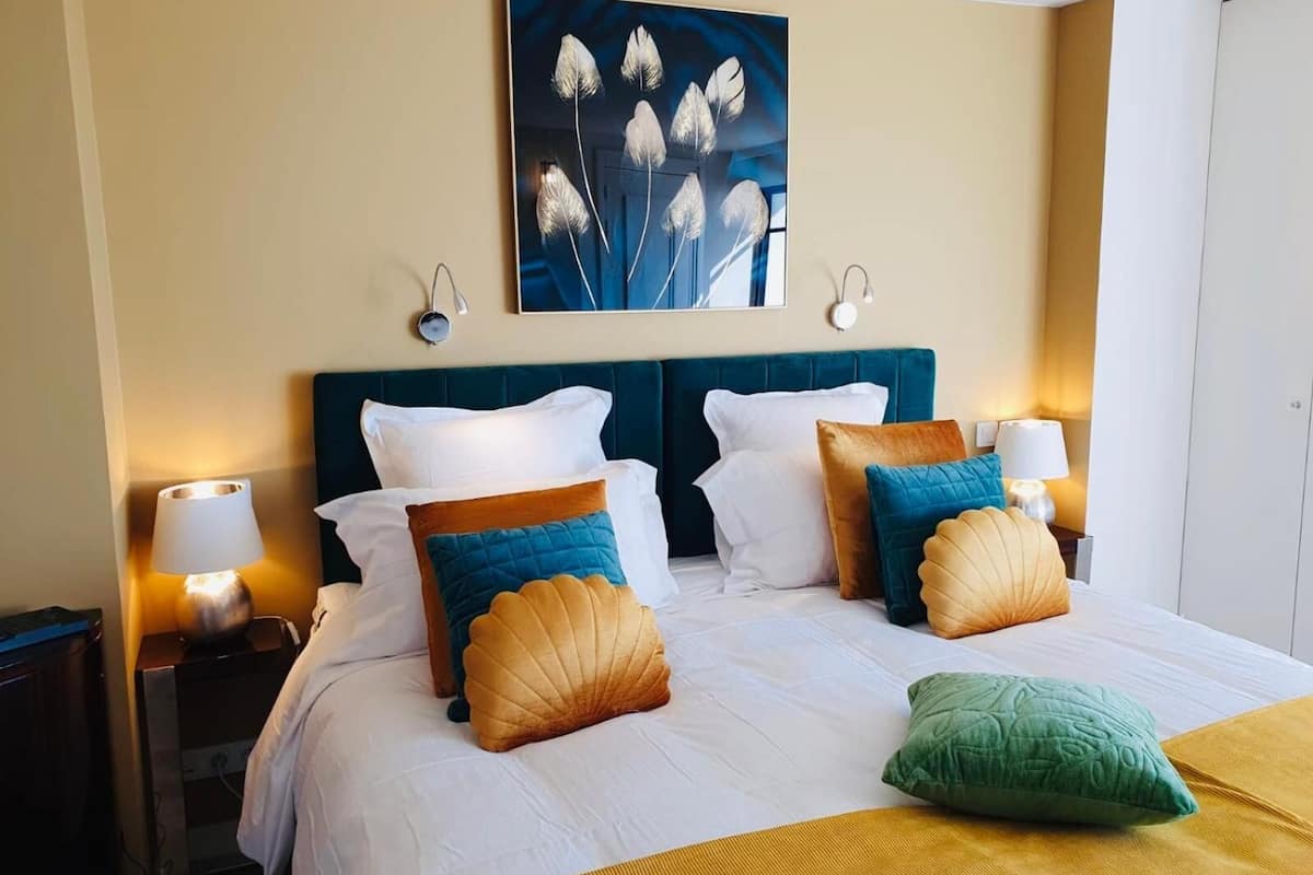 in-room safe, individually decorated, desk, soundproofing