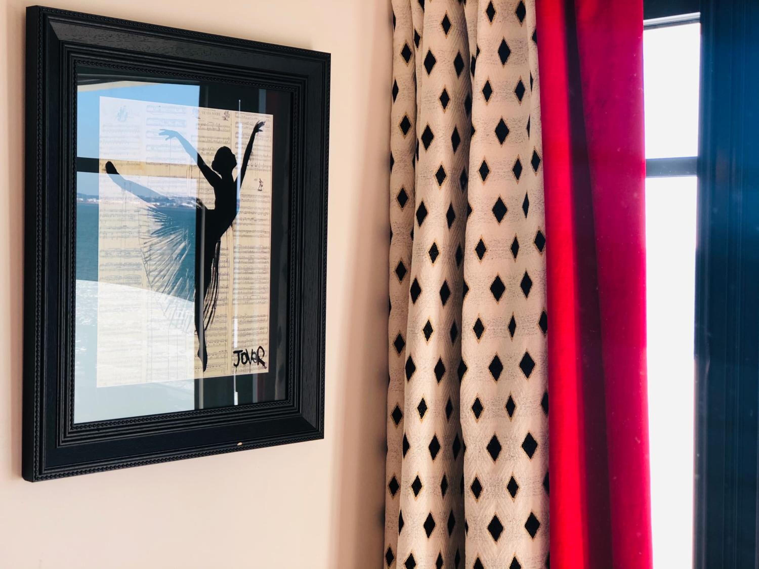 in-room safe, individually decorated, desk, soundproofing