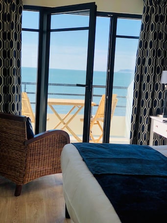 Comfort Room, Sea View | In-room safe, individually decorated, desk, soundproofing. Le Paquebot