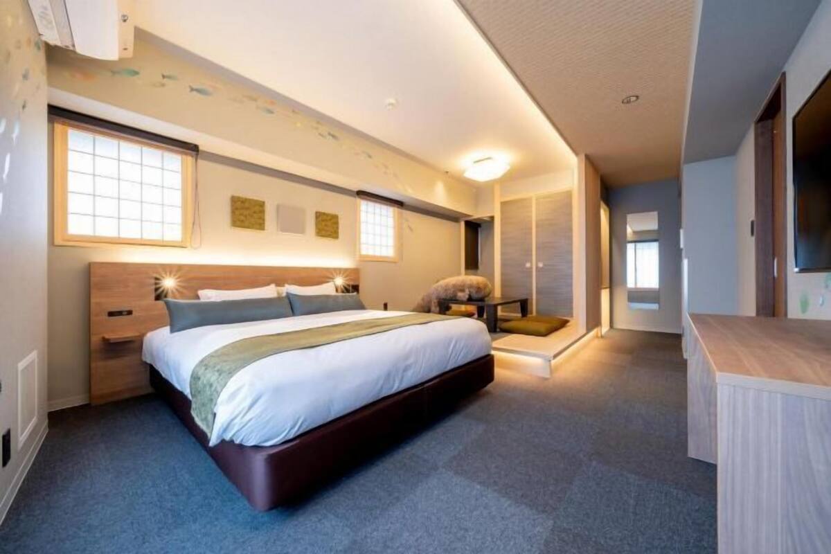 In-room safe, iron/ironing board, cribs (surcharge), WiFi (free)