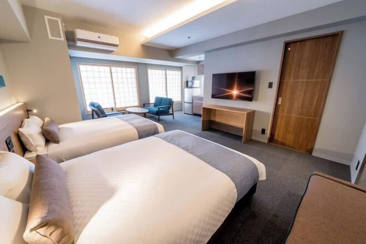 1 bedroom, in-room safe, iron/ironing board, cots/infant beds