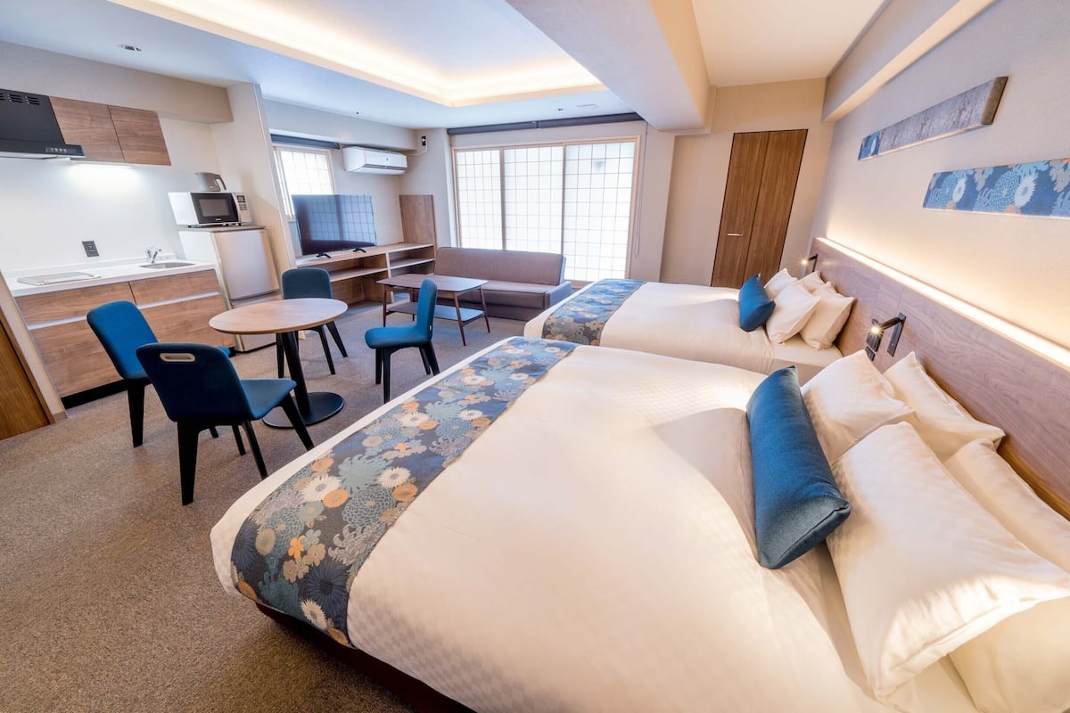 Premier King Family with Theater, Non Smoking | In-room safe, iron/ironing board, cribs (surcharge), WiFi (free)