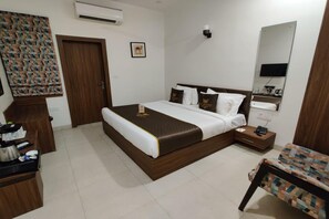 Superior Room | Free WiFi - La Imperio Hotel (Aligarh)