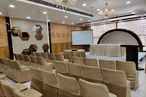 Banquet hall - La Imperio Hotel (Aligarh)