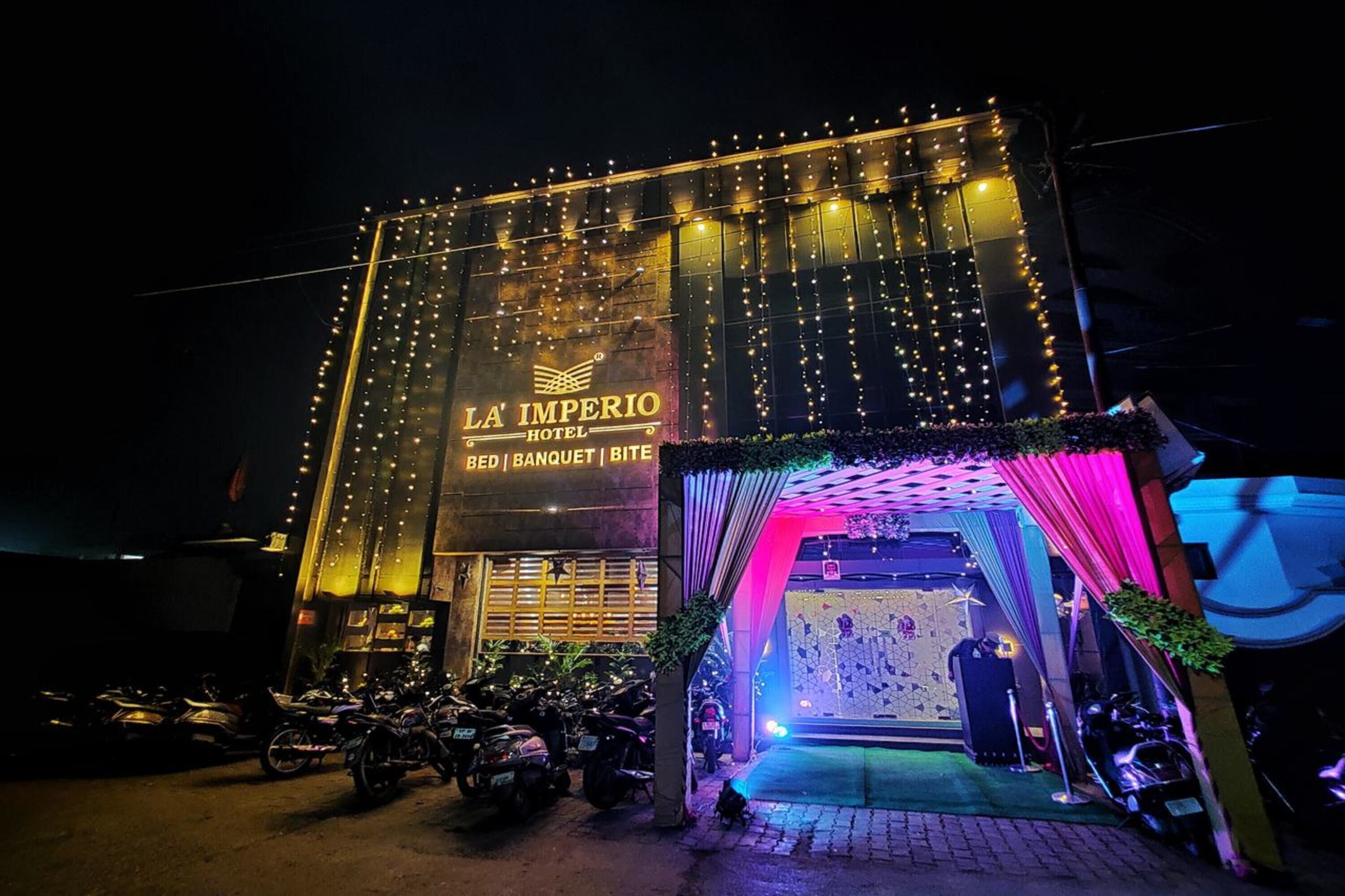 Fachada del alojamiento - Noche