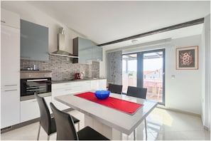 Comfort Apartment, 2 Bedrooms (1) | In-room dining - Villa Kascuni (Pula)