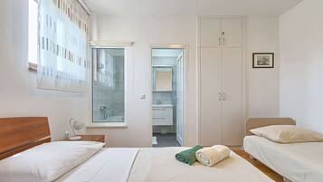 Apartamento Confort, 2 habitaciones (1) | 2 dormitorios, tabla de planchar con plancha, wifi gratis y ropa de cama