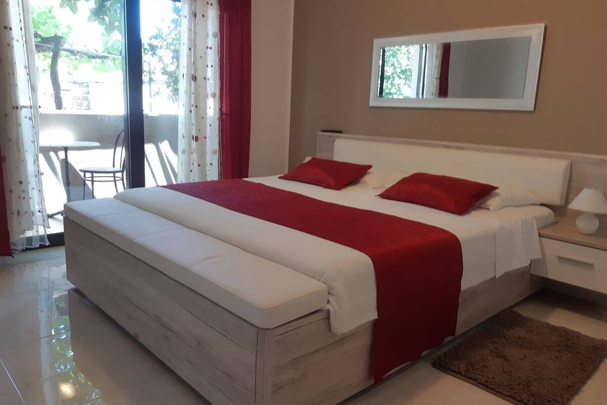 Apartamento (4) | Tabla de planchar con plancha, wifi gratis, ropa de cama