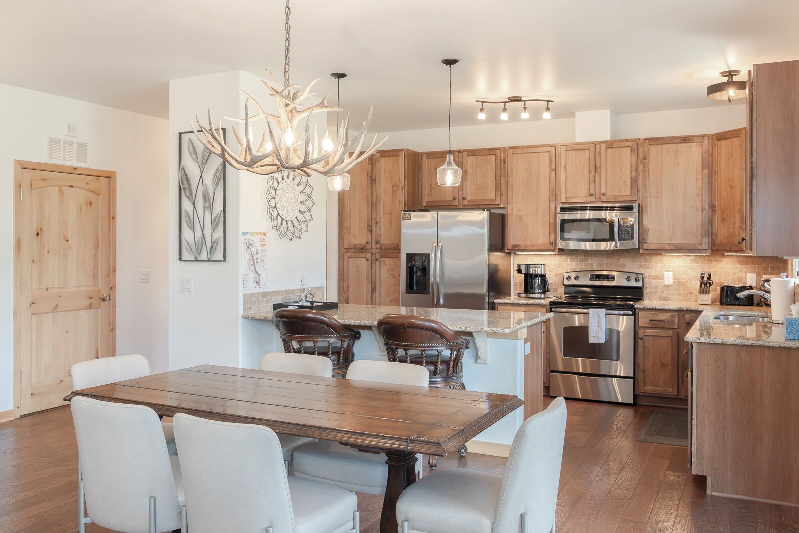 冰箱、微波炉、烤箱、炉灶