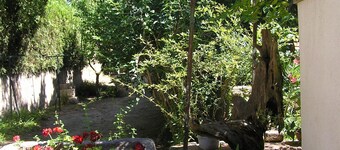 Village house in Provence for 2 to 4 people at the foot of the Alpilles mountains