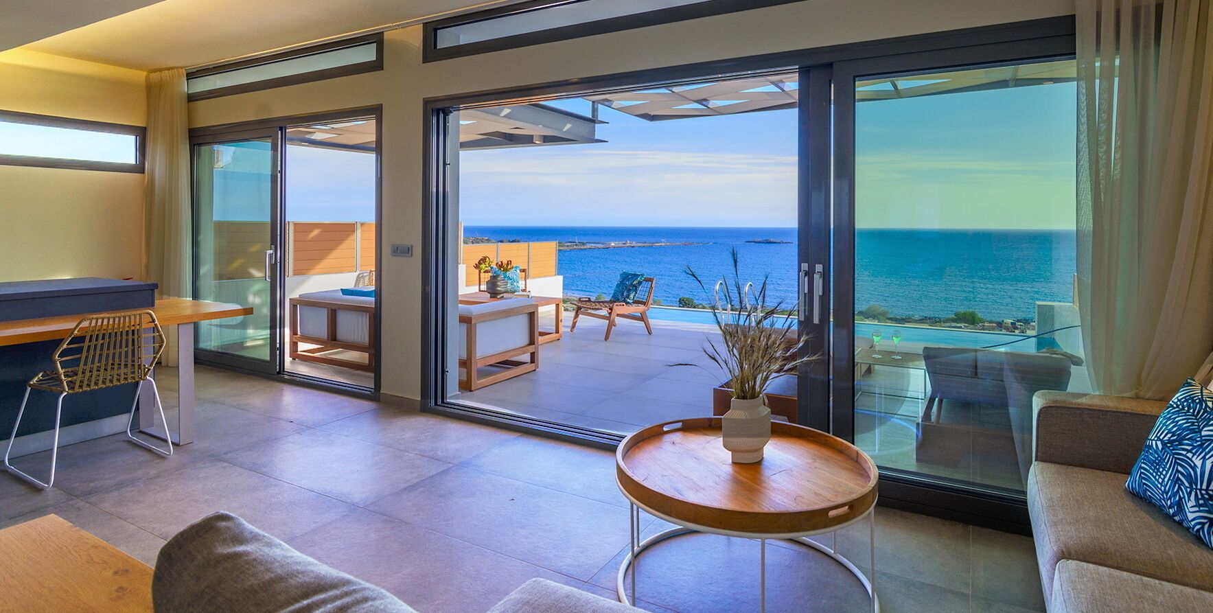 Svit Grand - 2 sovrum - privat pool | Vardagsrum | Platt-tv