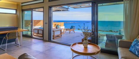 Suite Majestueuse, 2 chambres, piscine privée | Coin séjour