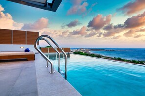 Suite Majestueuse, 2 chambres, piscine privée | Vue depuis le balcon