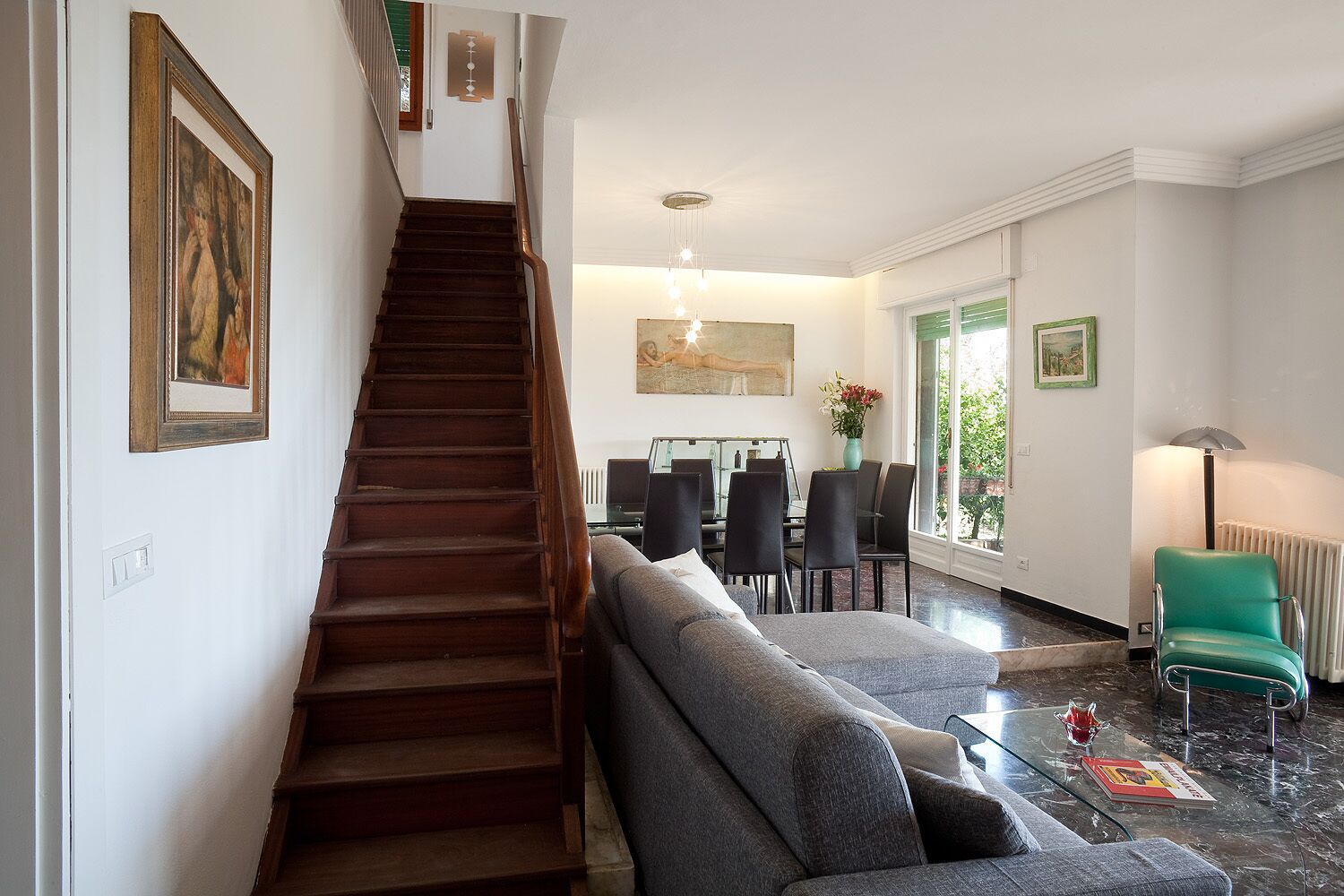 TV, fireplace, DVD player, books