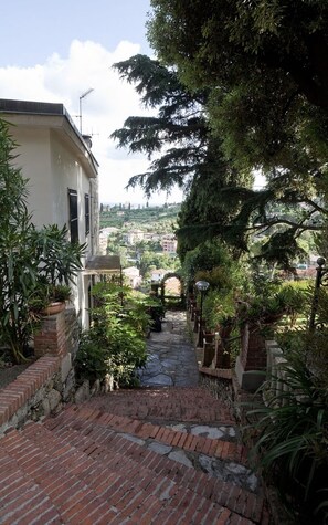 Property grounds - Villa Poc sea view (San Michele di Pagana)