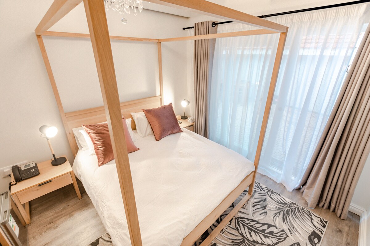 1 bedroom, premium bedding, desk, blackout drapes