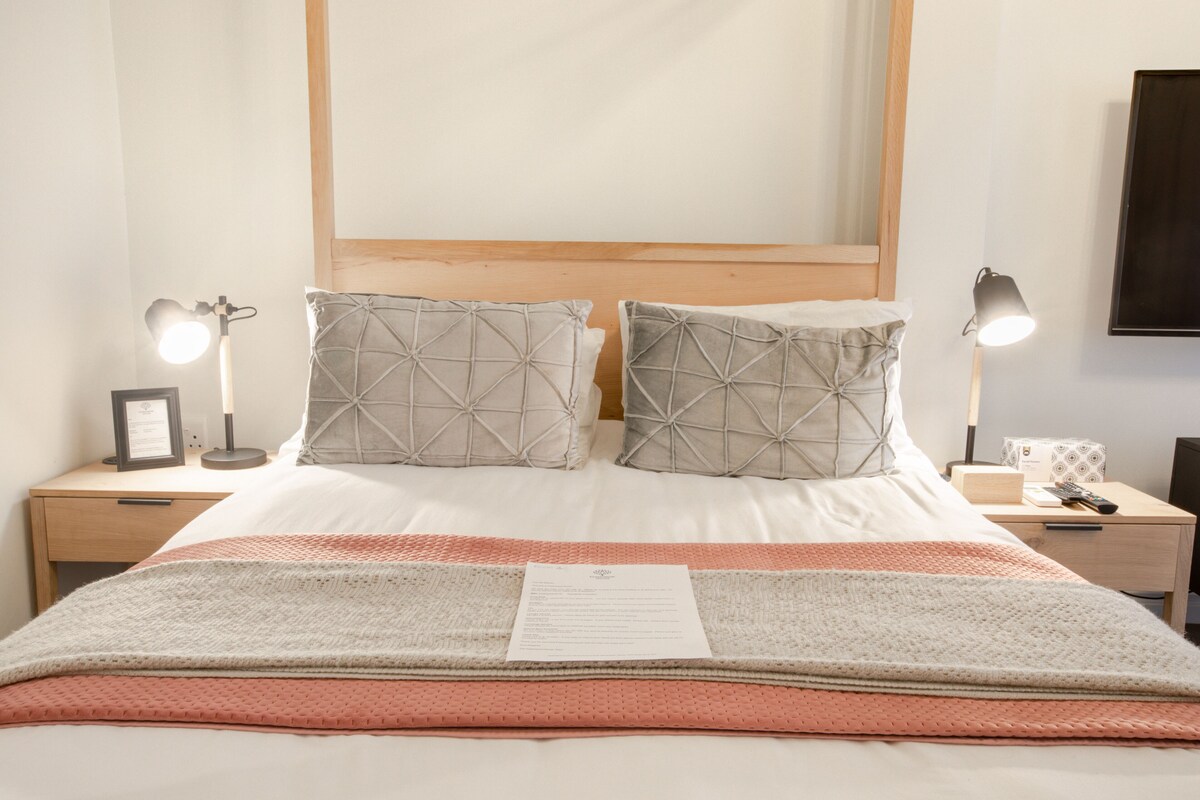 1 bedroom, premium bedding, desk, blackout drapes