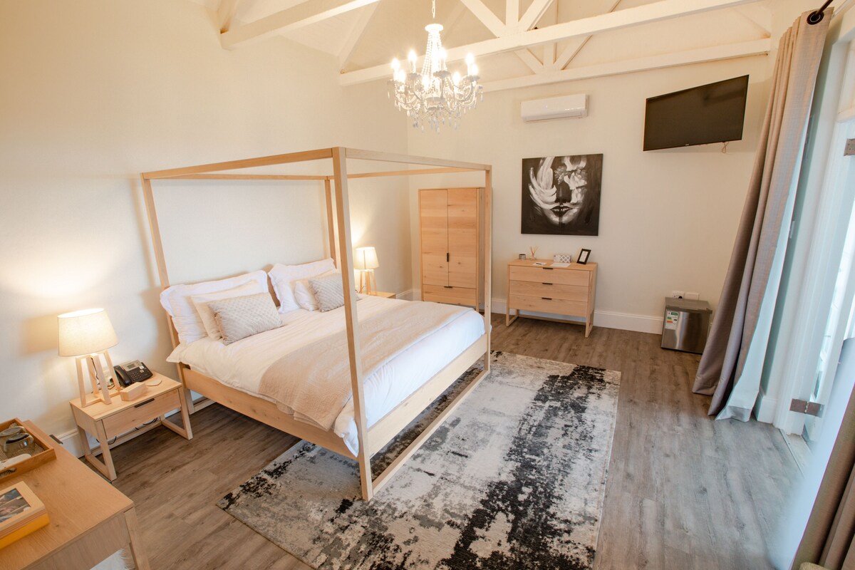 1 bedroom, premium bedding, desk, blackout drapes
